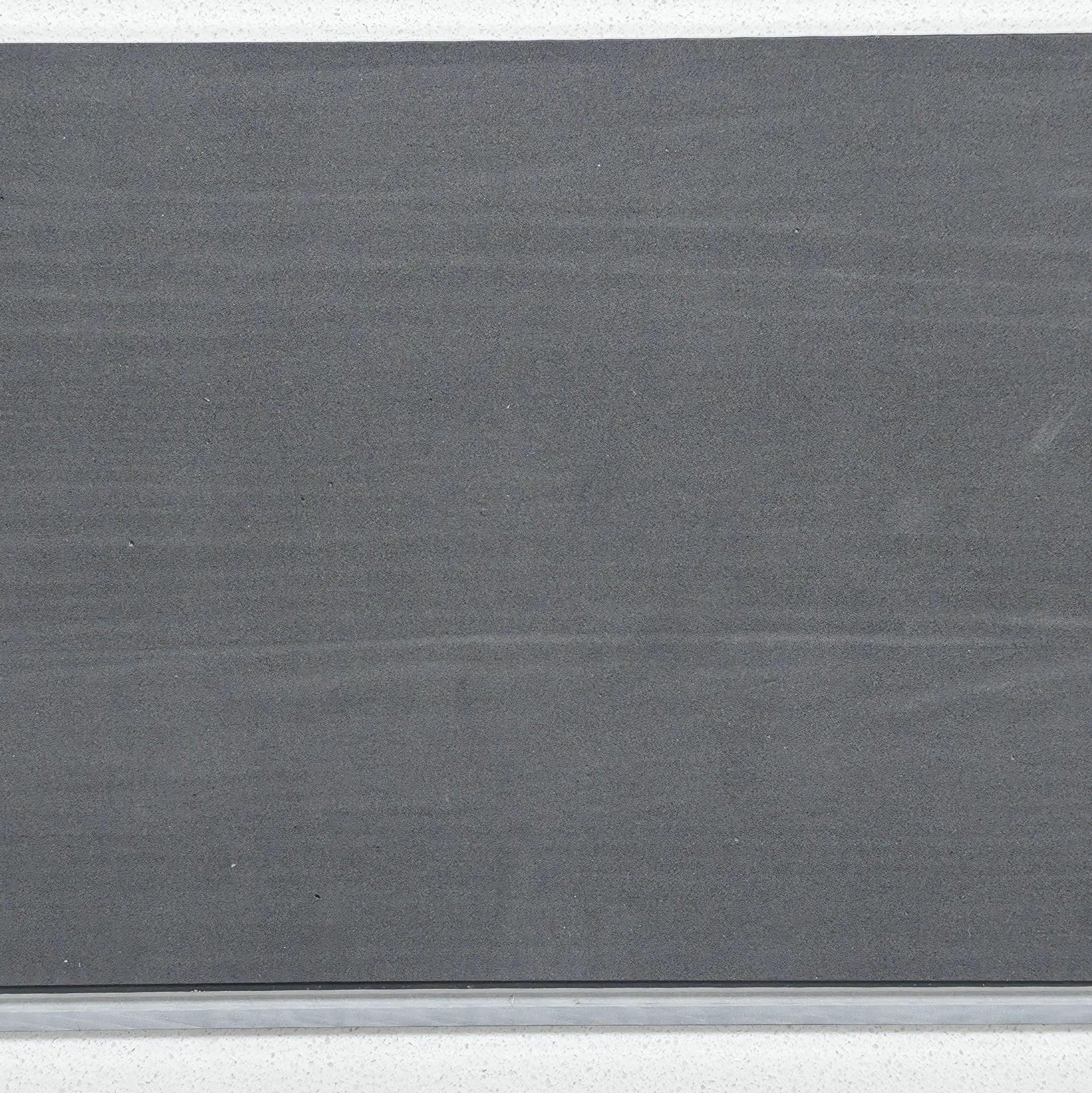 Piso Vinílico SPC Color Gris – 5mm – Línea WoodLand