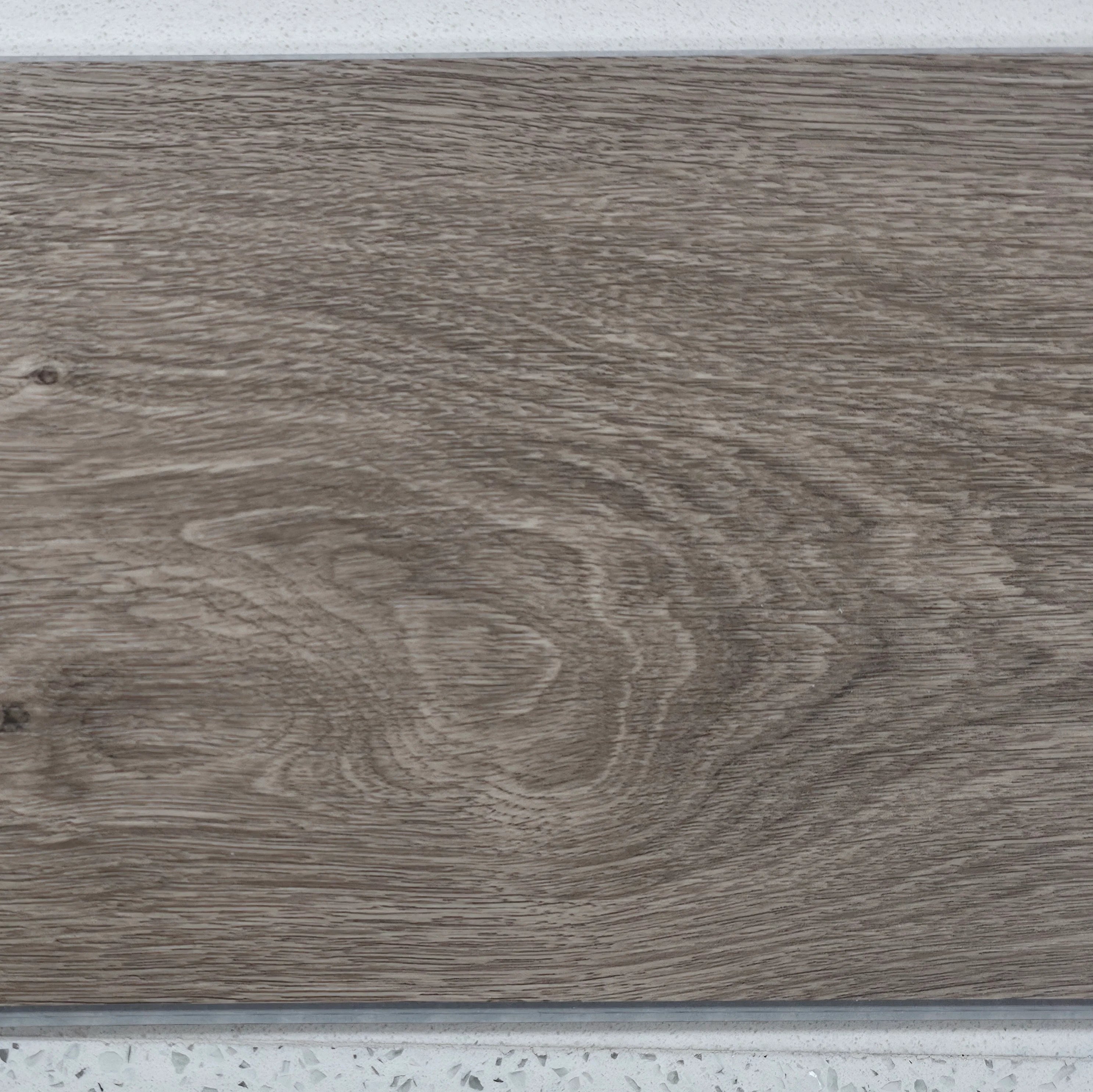 Piso Vinílico SPC Color Olmo – 5mm – Línea WoodLand