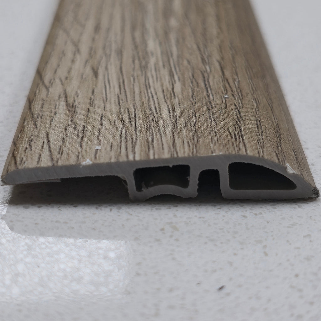 Cubrejunta desnivel R SPC SPCM-01 2.4m x 4.5cm x 0.9cm – Acabado Premium para pisos