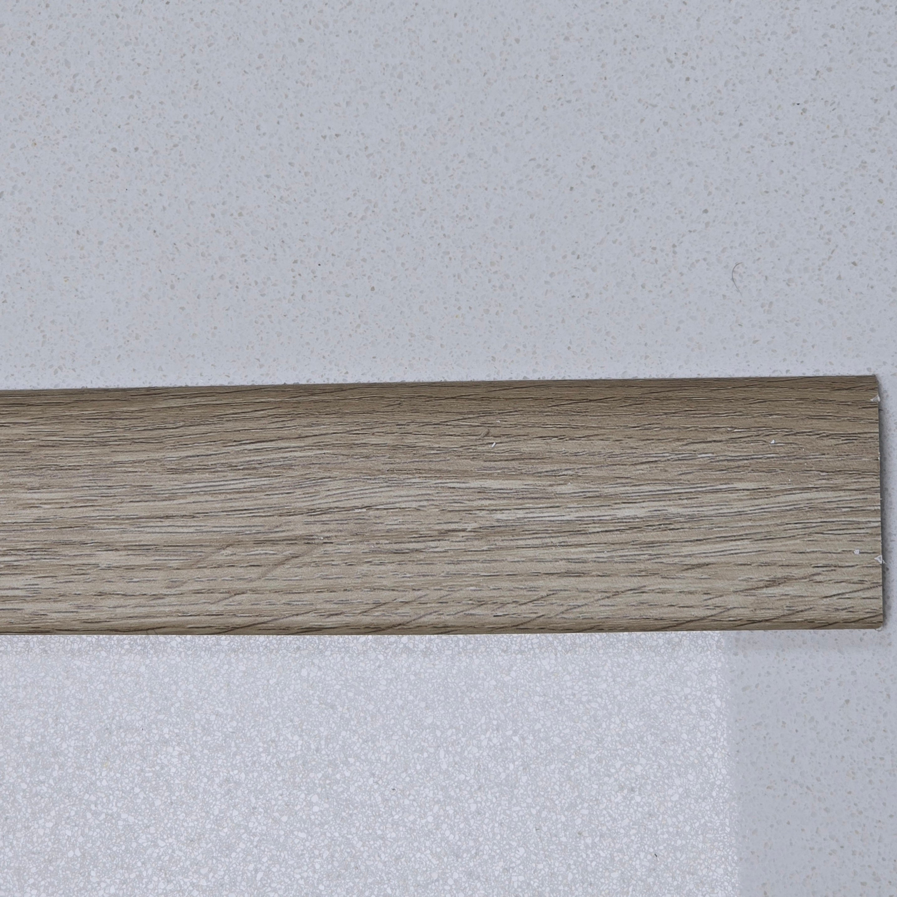 Cubrejunta desnivel R SPC SPCM-01 2.4m x 4.5cm x 0.9cm – Acabado Premium para pisos