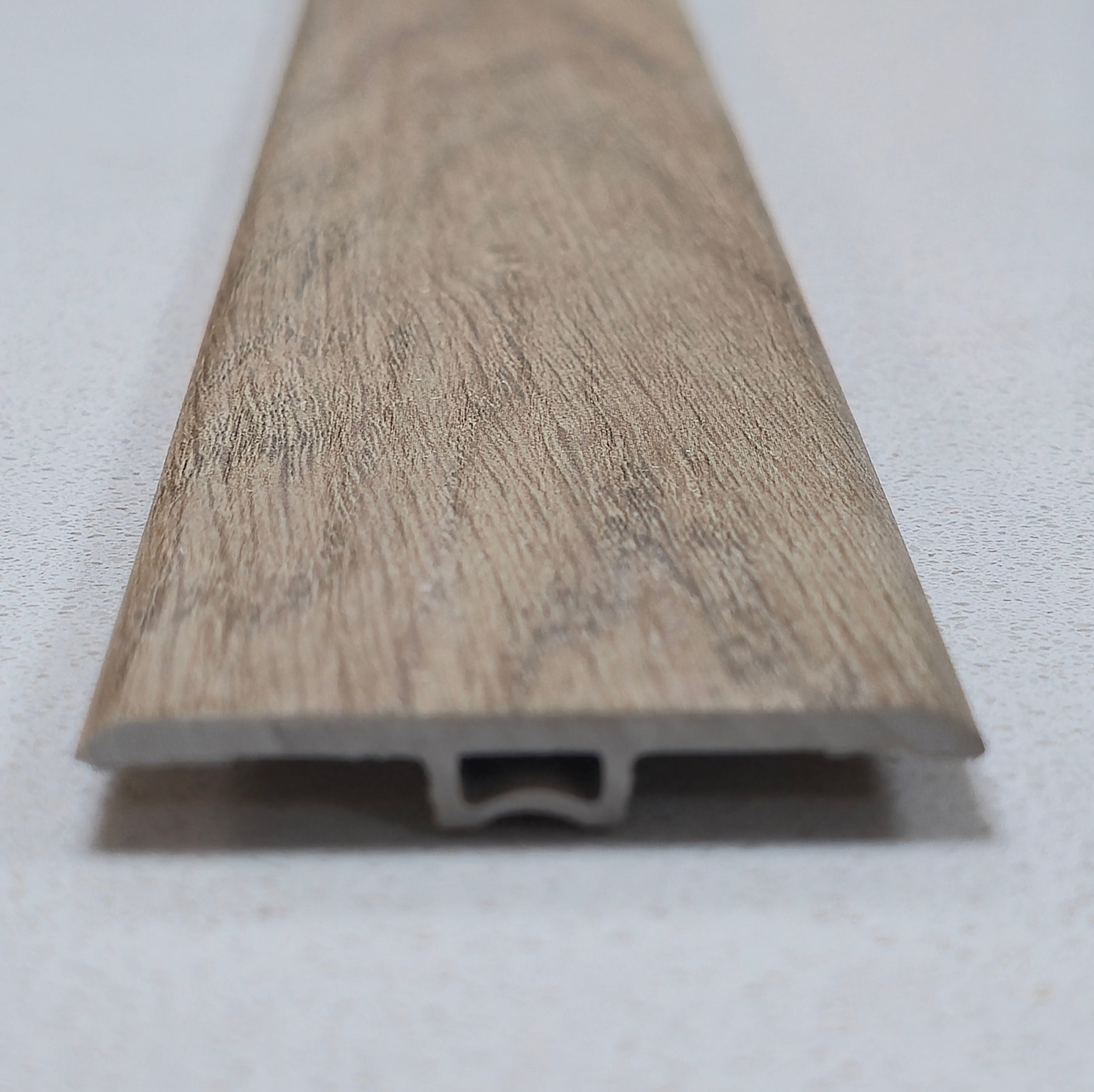 Cubrejunta T SPC 6191-11 2.4m x 4.5cm x 0.7cm – Acabado Premium