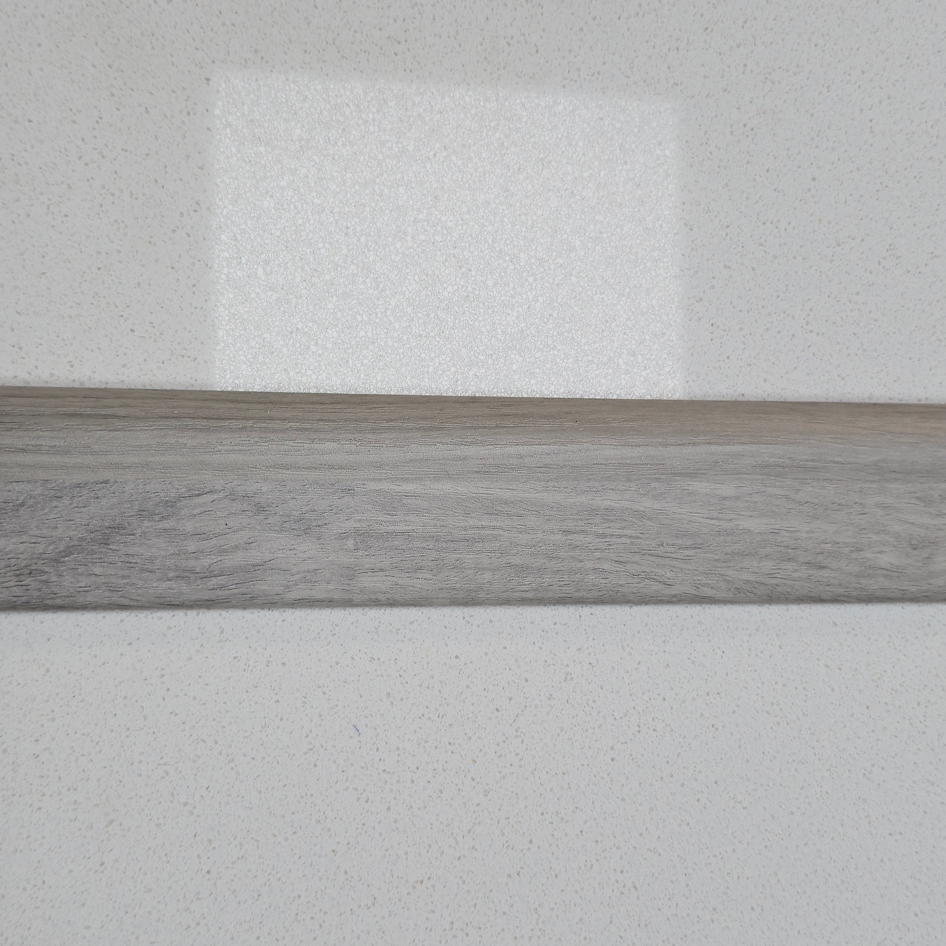 Cubrejunta desnivel R SPC SPCB-01 2.4m x 4.5cm x 0.9cm – Acabado Premium para pisos