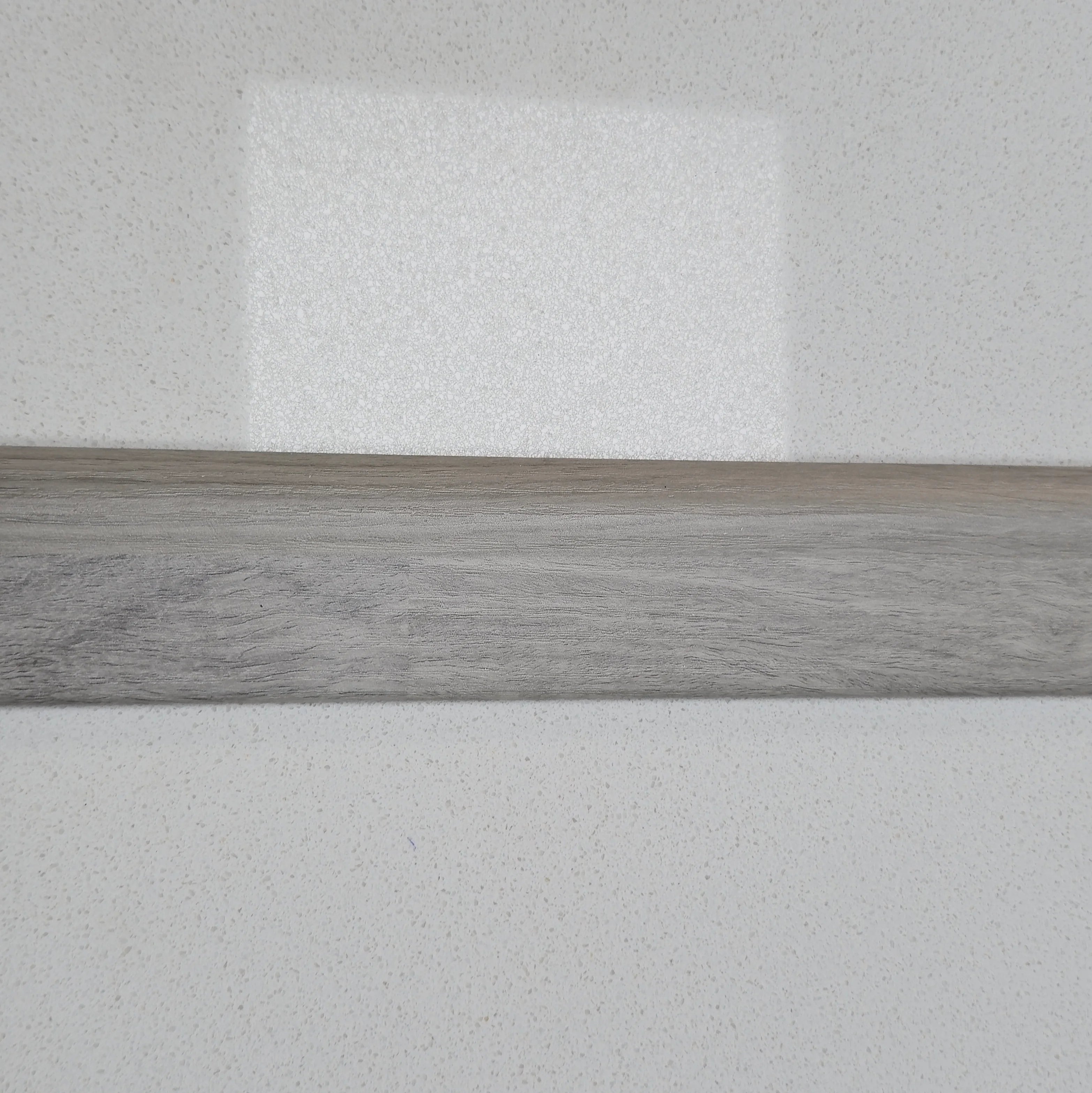 Cubrejunta desnivel R SPC SPCB-01 2.4m x 4.5cm x 0.9cm – Acabado Premium para pisos