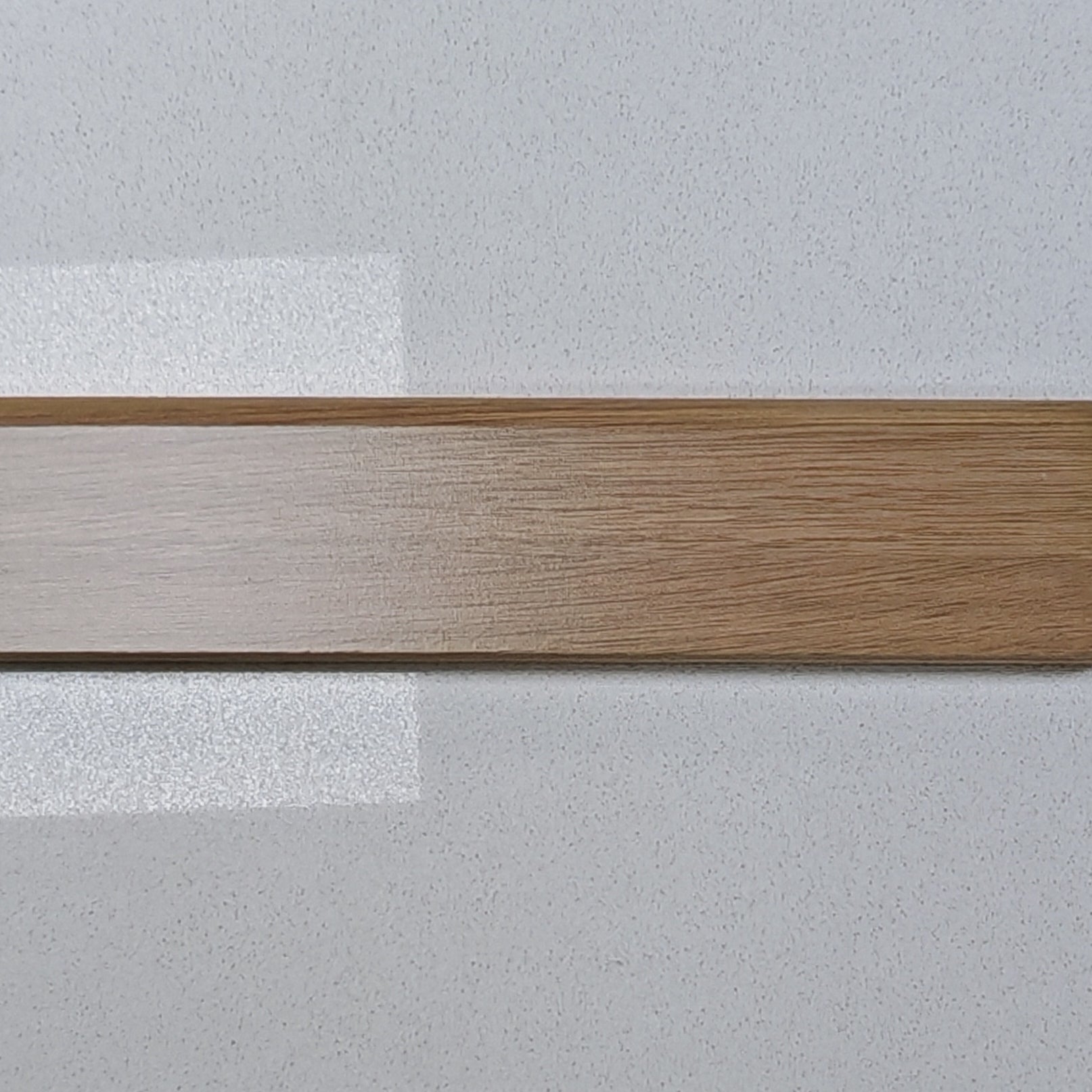 Guardapolvo MDF Laminado Veta Madera Roble Crudo 12mm x 70mm x 2.4m
