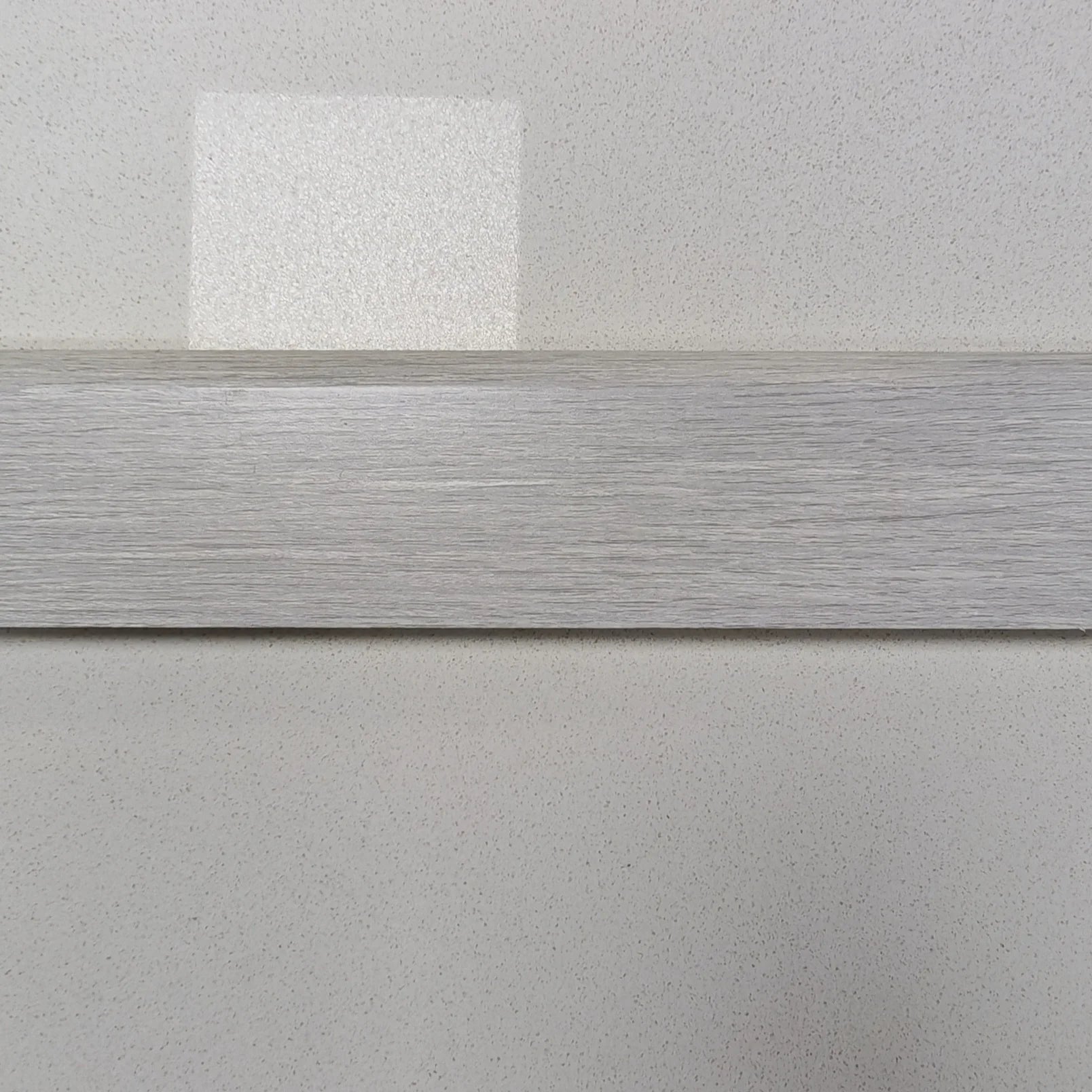 Guardapolvo MDF Laminado Veta Madera Evoke Concrete 12mm x 70mm x 2.4m
