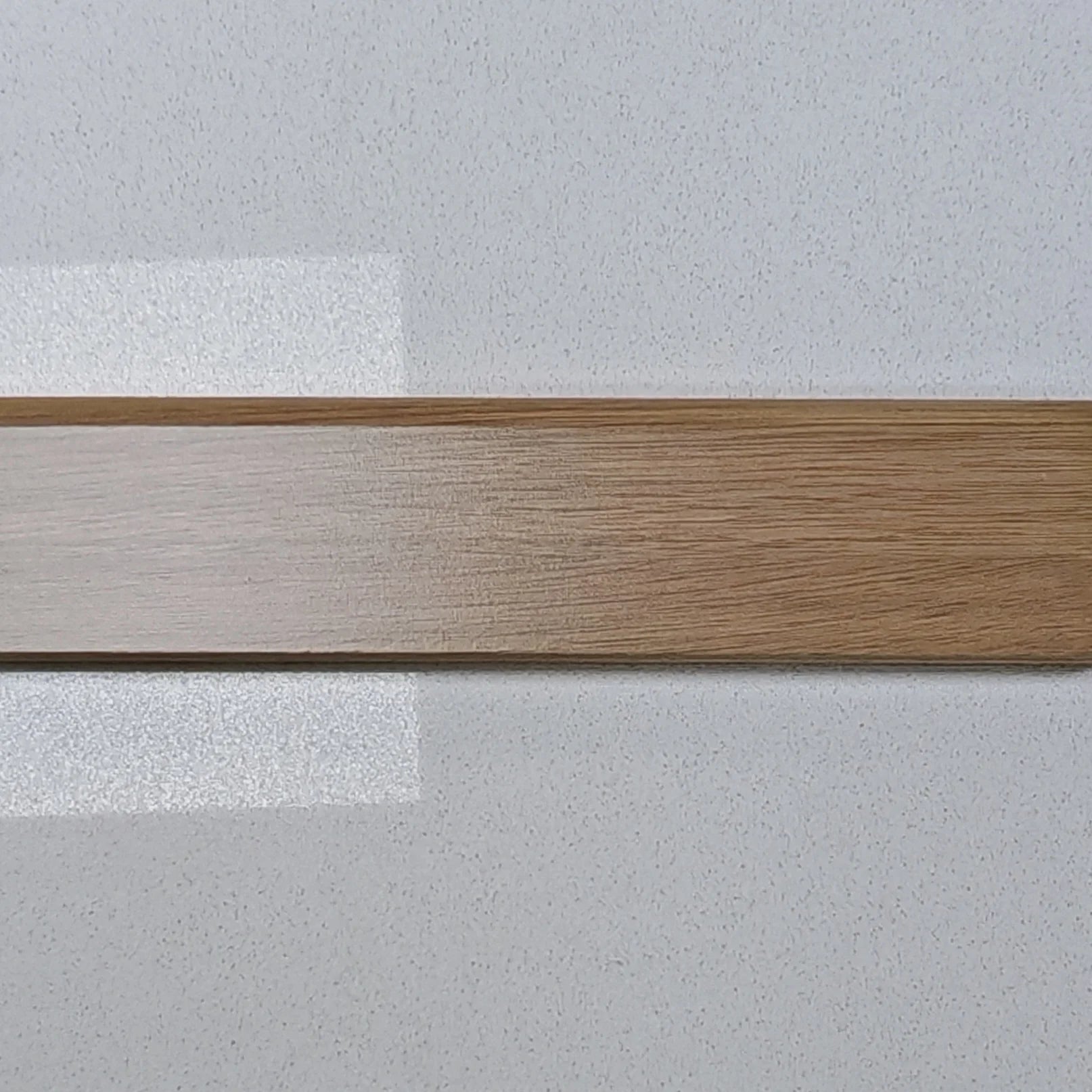 Guardapolvo MDF Laminado Veta Madera Roble Crudo 12mm x 70mm x 2.4m