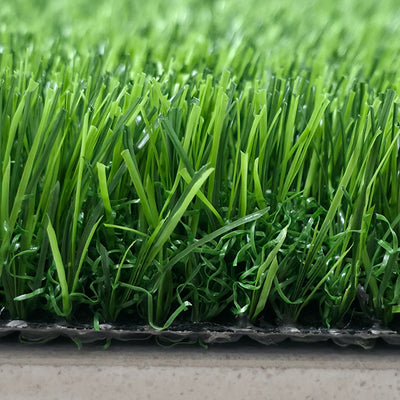 El Pasto Sintético 30mm - Línea Vivo Turf PS3002LS combina realismo, resistencia y facilidad de instalación, convirtiéndose en la opción ideal para jardines, terrazas y patios de tráfico medio.